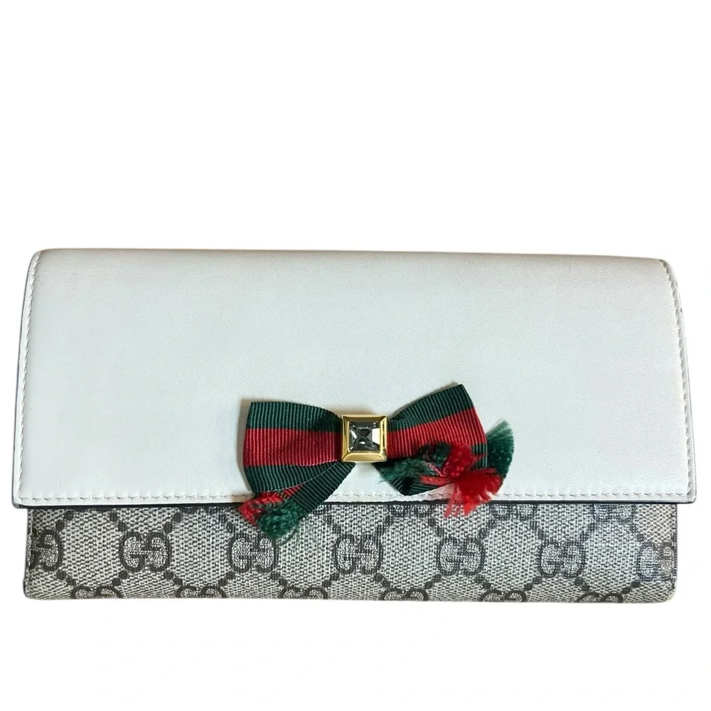 Gucci GG Supreme Continental Wallet in white, tan and red & green bow - Picture 6 of 11